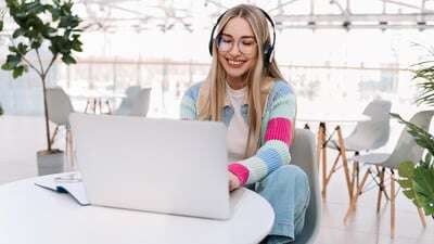 woman-headphones_1369285350-Dec-10-2024-08-38-54-8189-AM